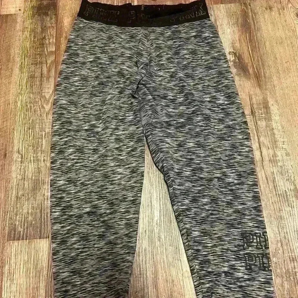 Victoria’s Secret Athletic Capris - Picture 1 of 6